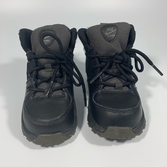 Nike / Toddler Manoa 2017 All Black Boots ‘17 EUC - Picture 2 of 8